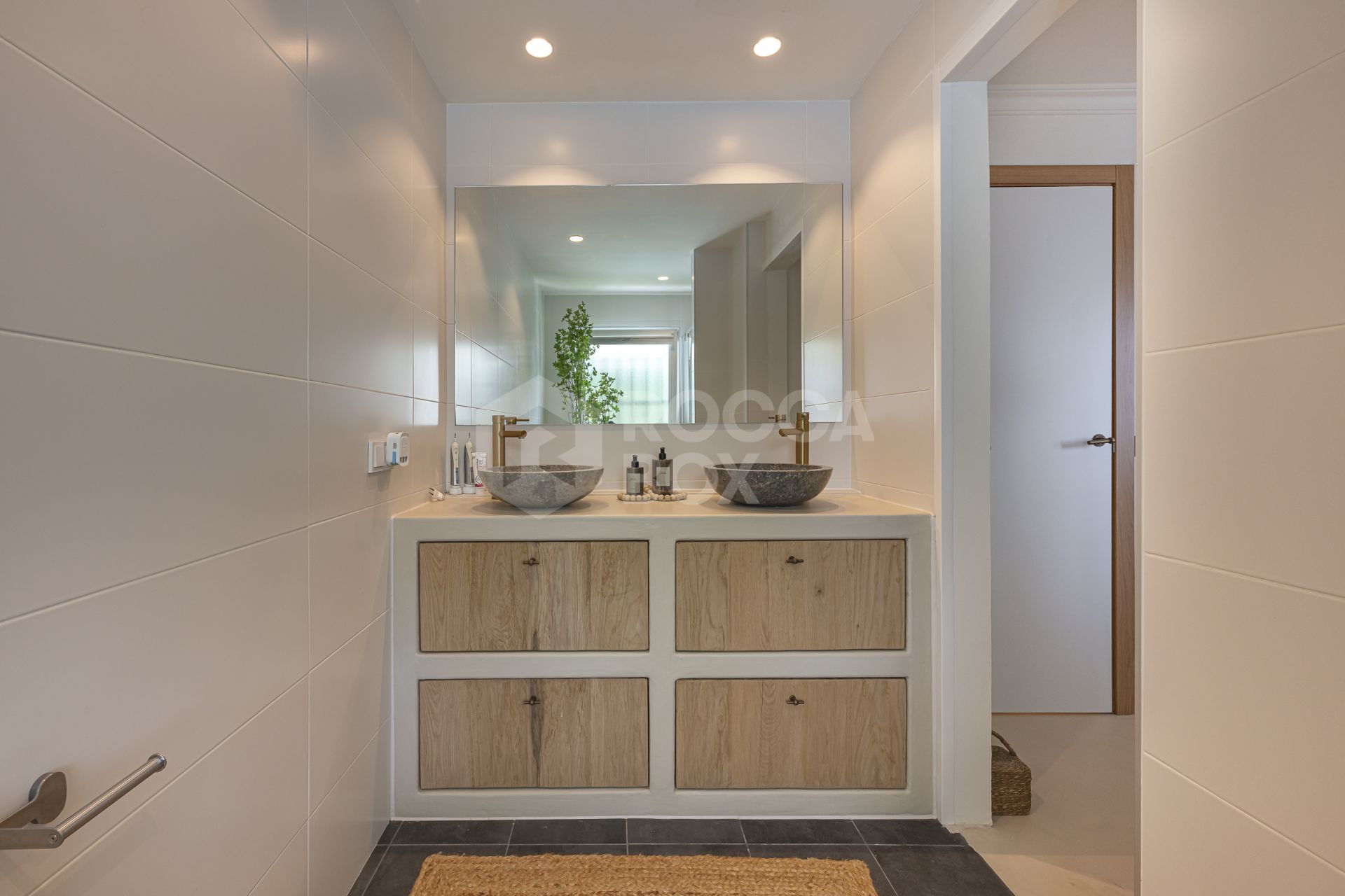 Modern Mediterranean Oasis in Prestigious Atalaya de Río Verde