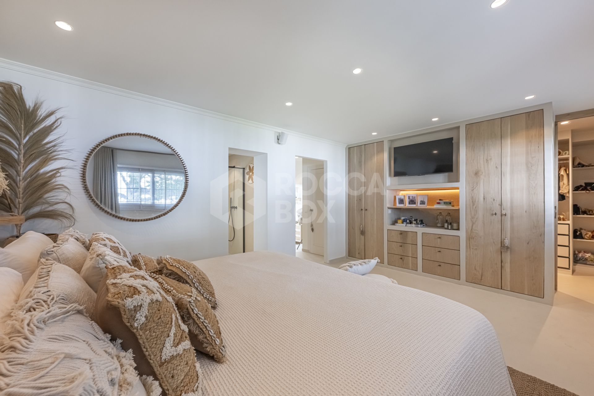 Modern Mediterranean Oasis in Prestigious Atalaya de Río Verde