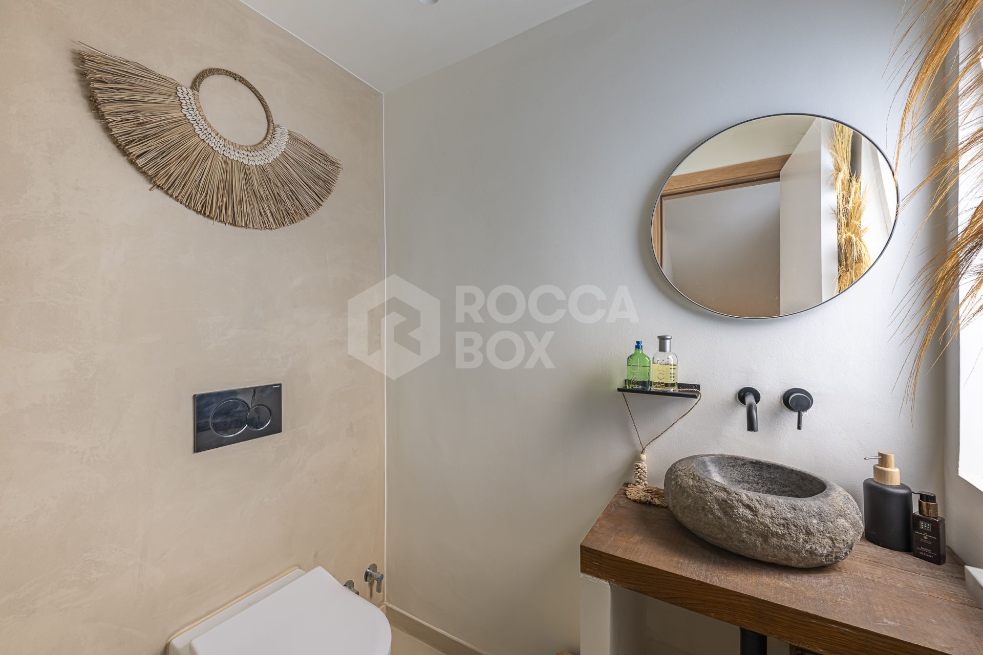 Modern Mediterranean Oasis in Prestigious Atalaya de Río Verde