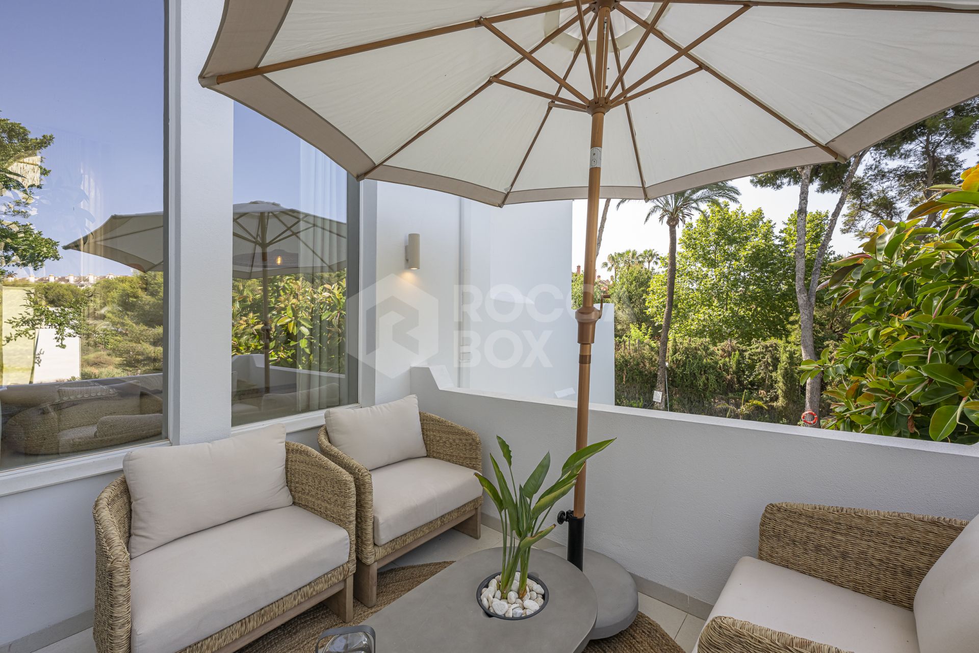 Modern Mediterranean Oasis in Prestigious Atalaya de Río Verde