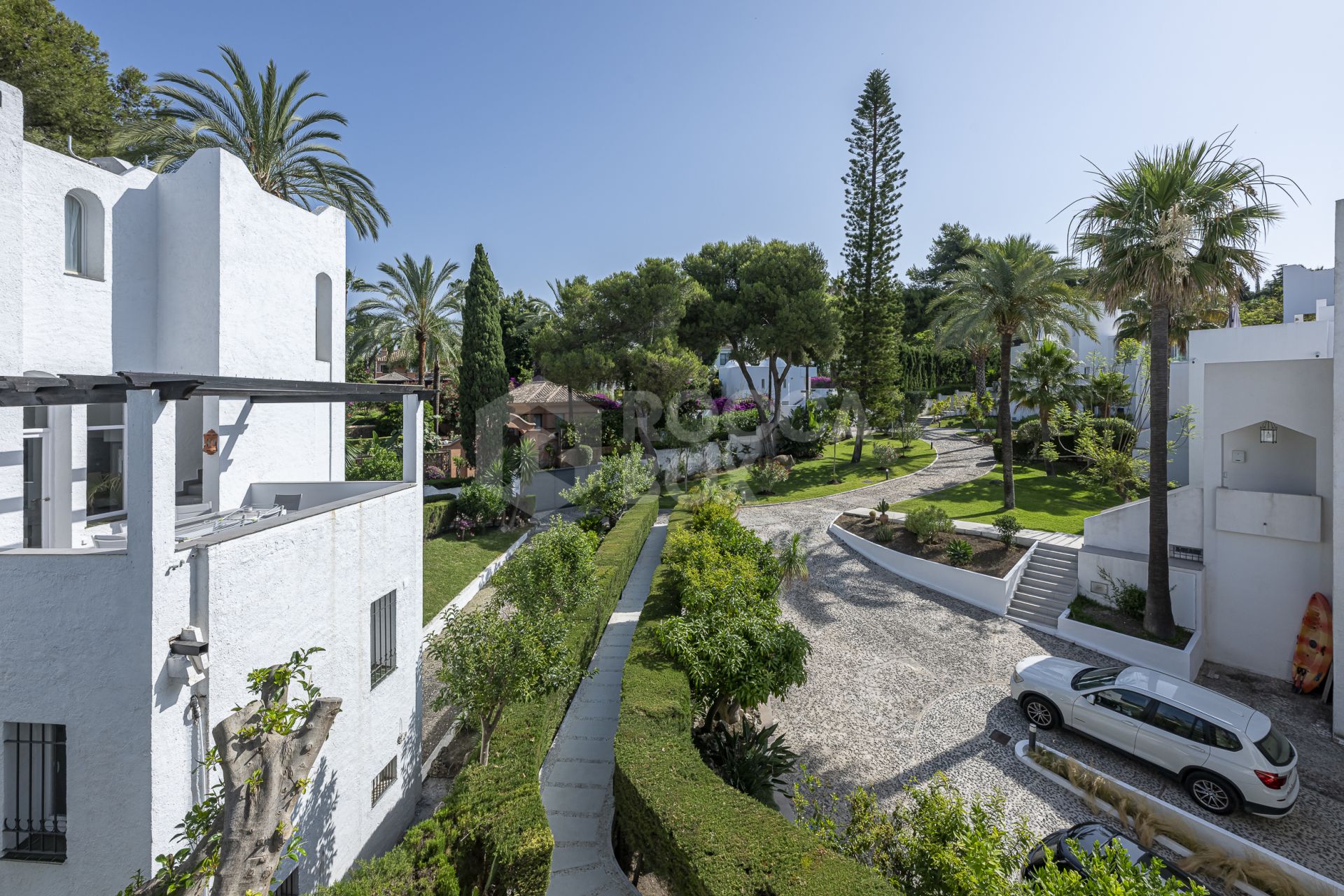 Modern Mediterranean Oasis in Prestigious Atalaya de Río Verde