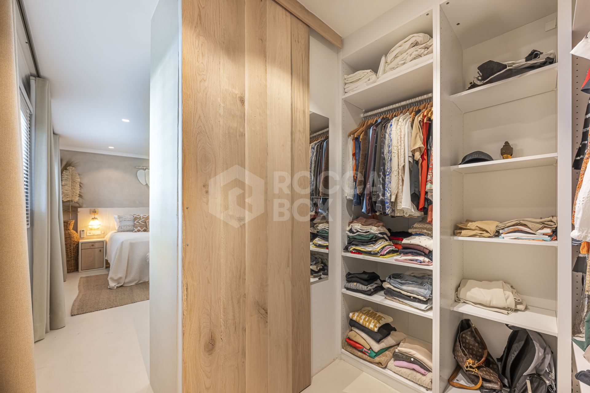 Modern Mediterranean Oasis in Prestigious Atalaya de Río Verde