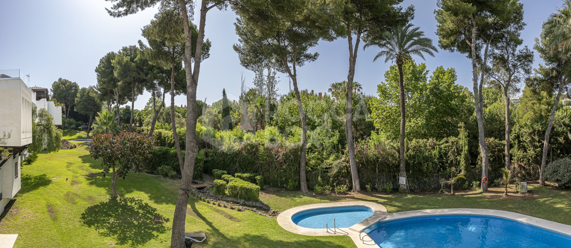 Modern Mediterranean Oasis in Prestigious Atalaya de Río Verde