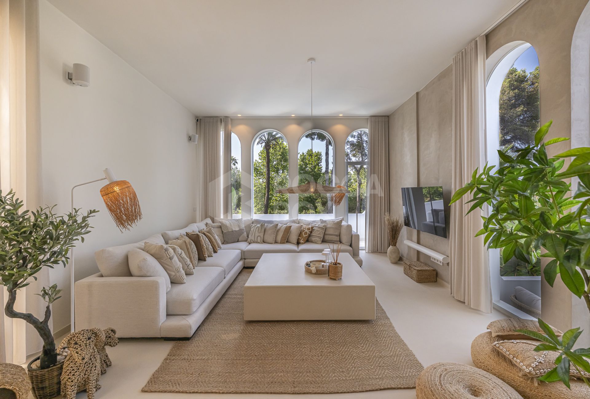 Modern Mediterranean Oasis in Prestigious Atalaya de Río Verde