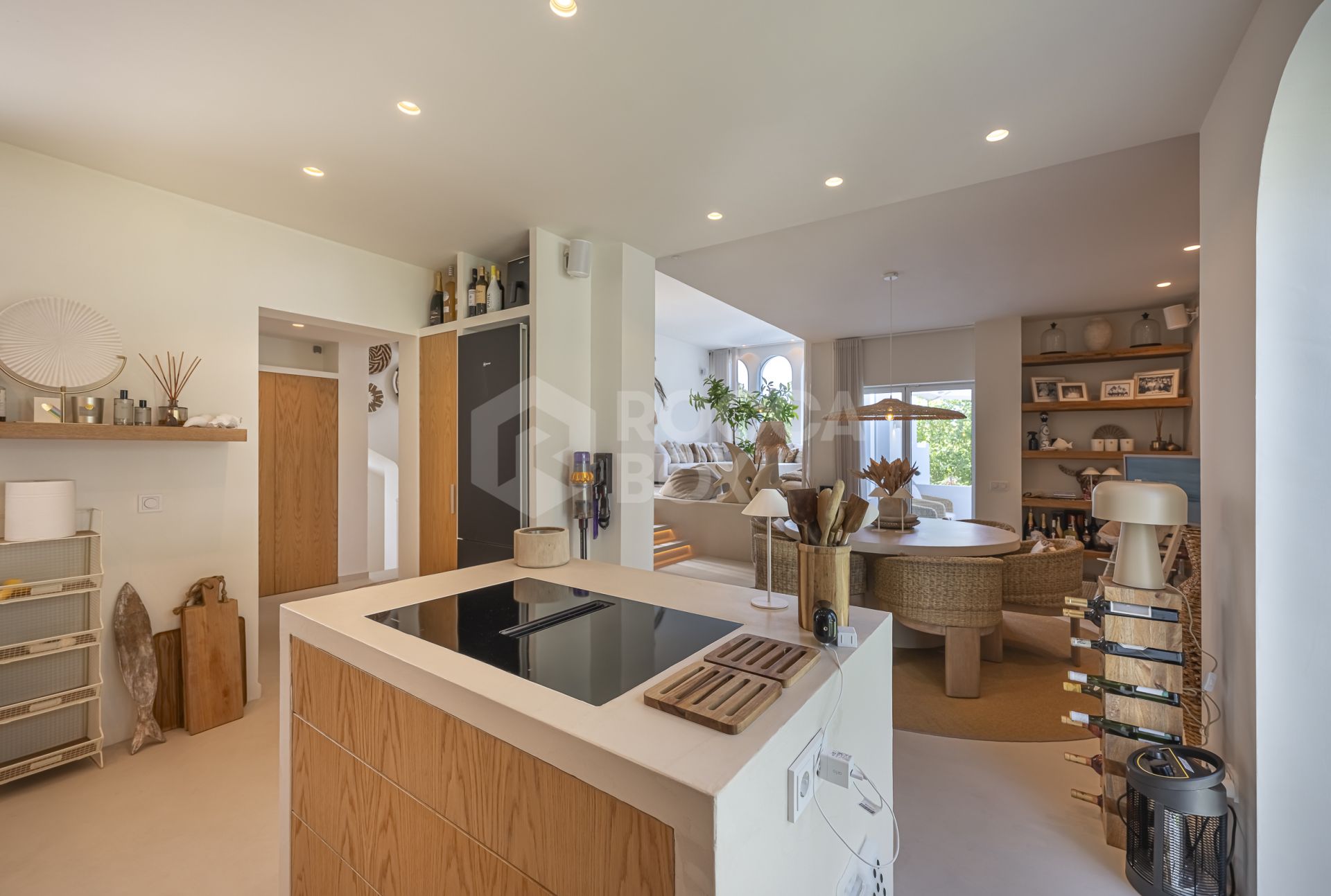 Modern Mediterranean Oasis in Prestigious Atalaya de Río Verde