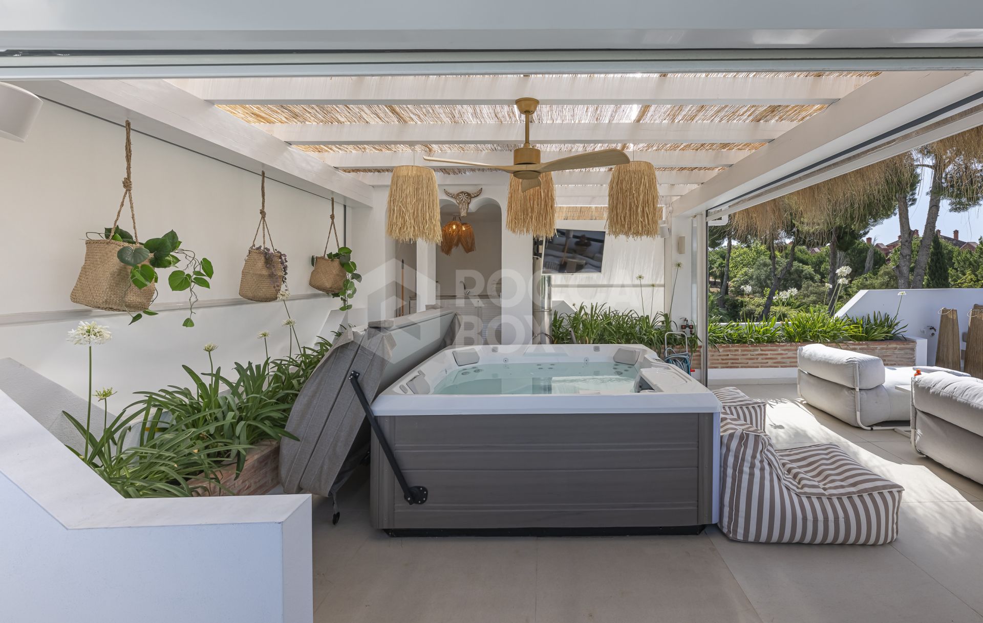 Modern Mediterranean Oasis in Prestigious Atalaya de Río Verde