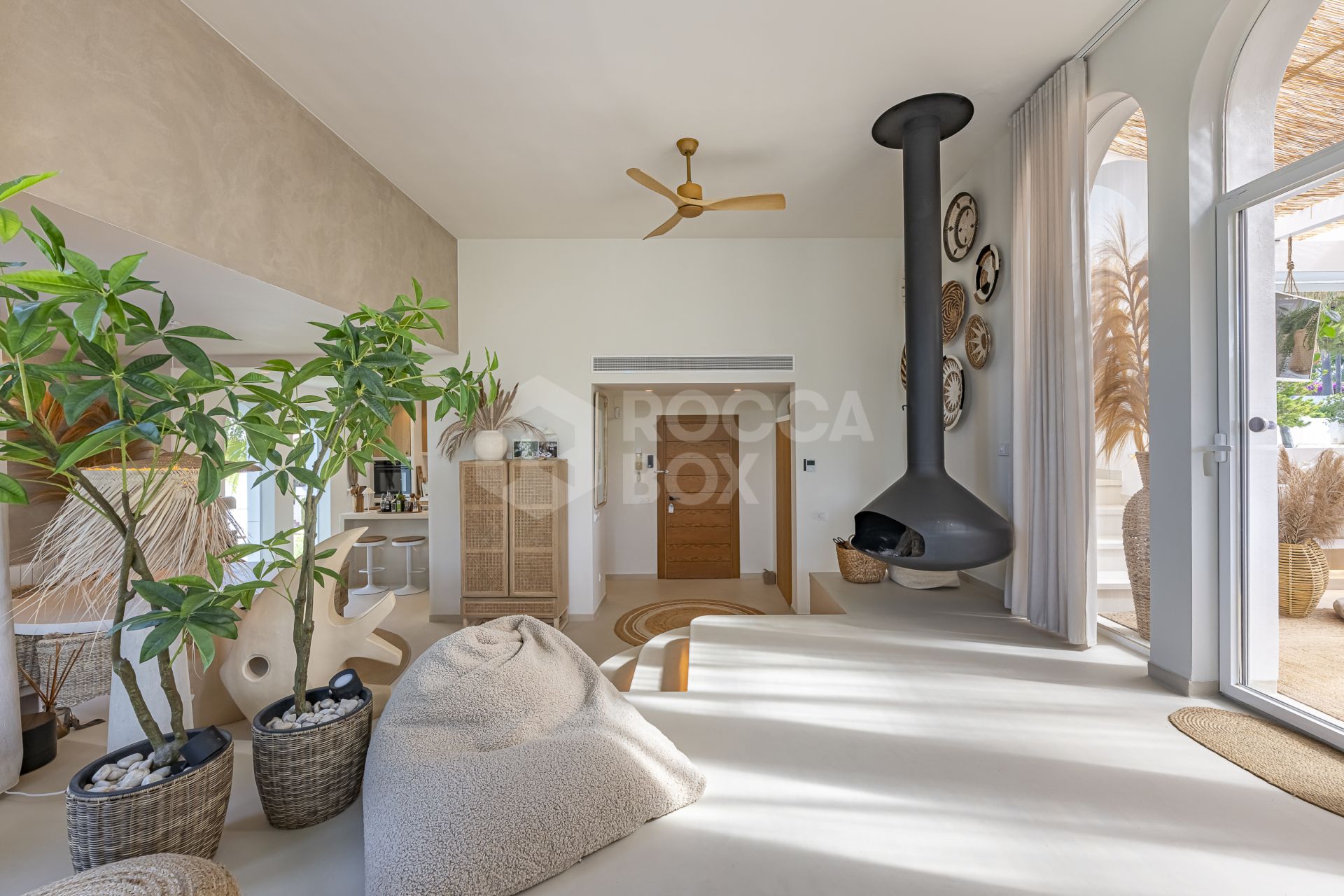 Modern Mediterranean Oasis in Prestigious Atalaya de Río Verde