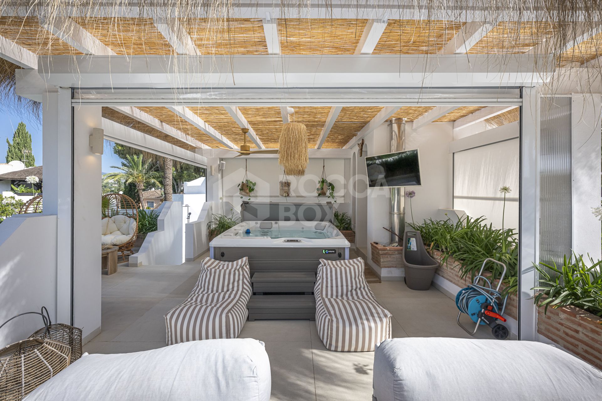 Modern Mediterranean Oasis in Prestigious Atalaya de Río Verde