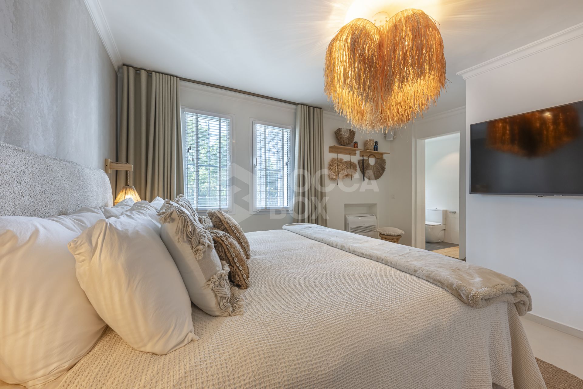 Modern Mediterranean Oasis in Prestigious Atalaya de Río Verde