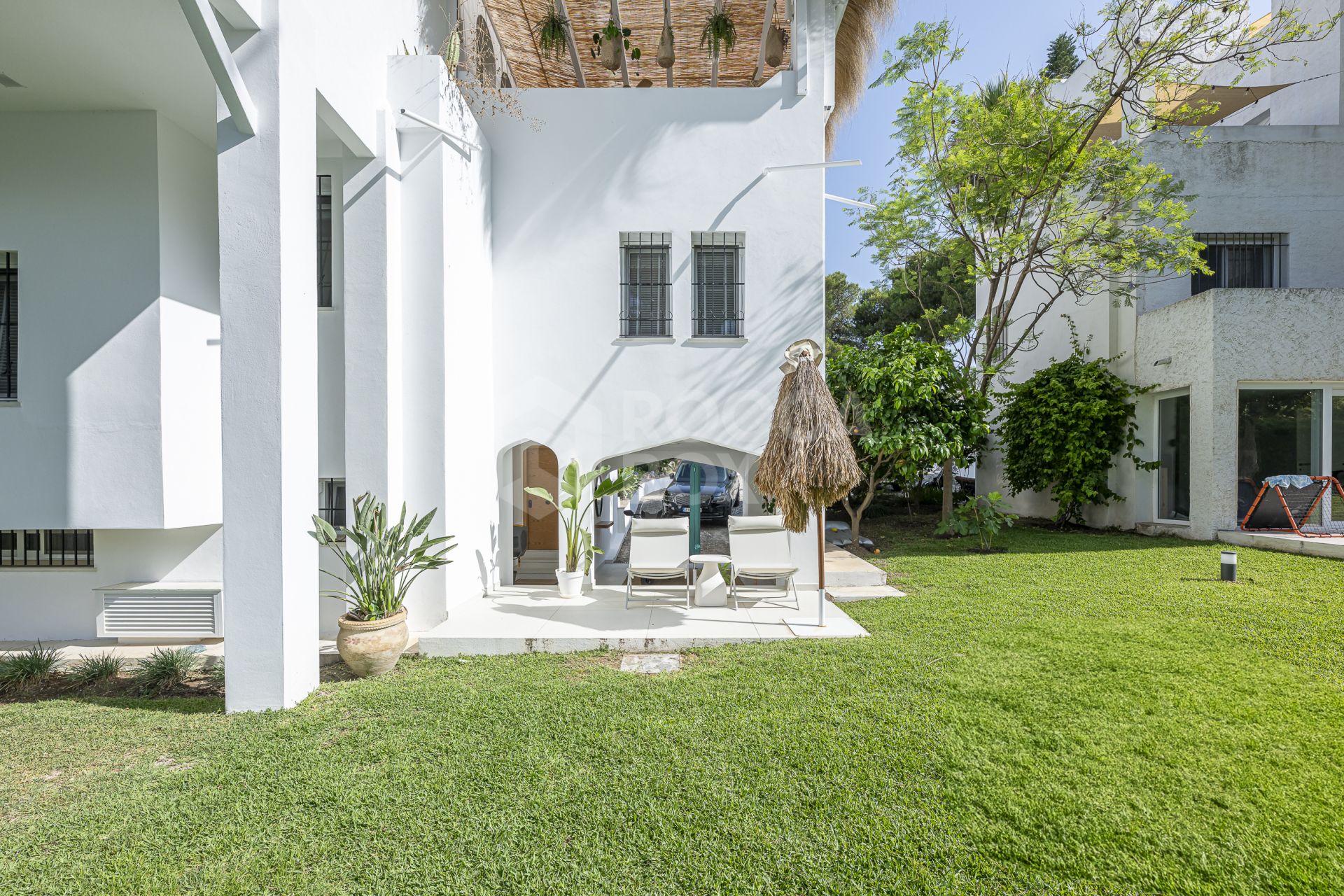 Modern Mediterranean Oasis in Prestigious Atalaya de Río Verde