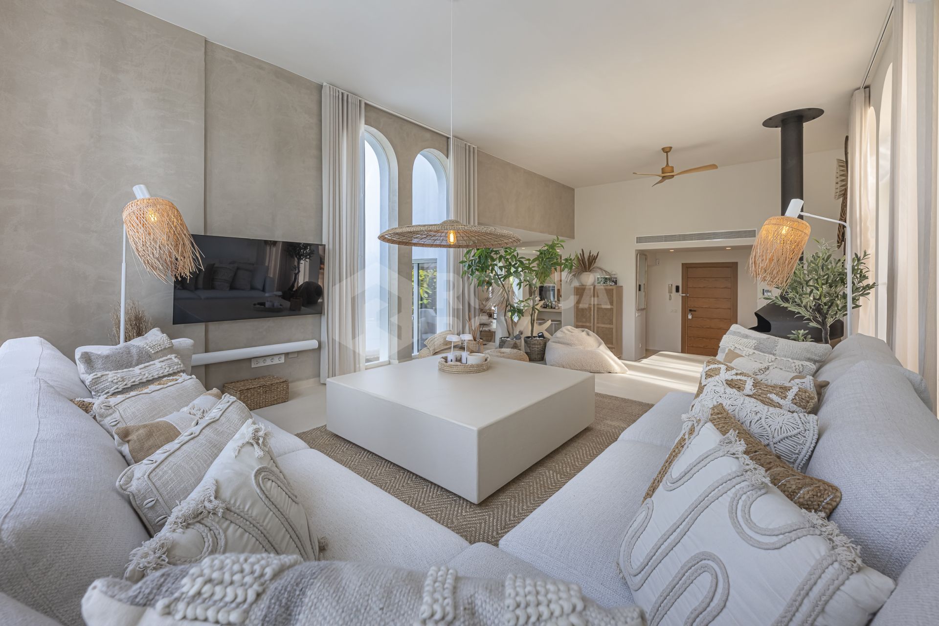 Modern Mediterranean Oasis in Prestigious Atalaya de Río Verde