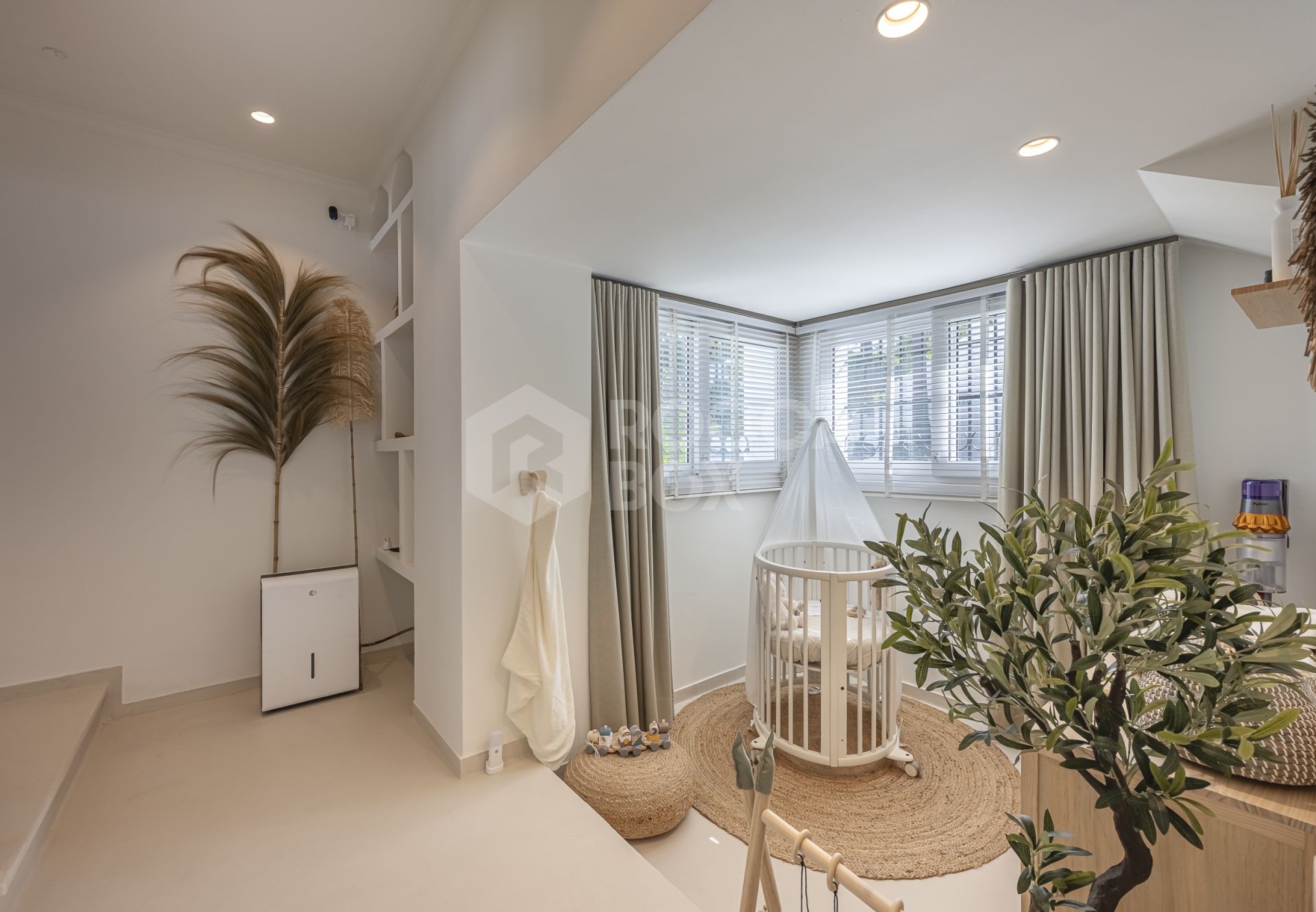 Modern Mediterranean Oasis in Prestigious Atalaya de Río Verde