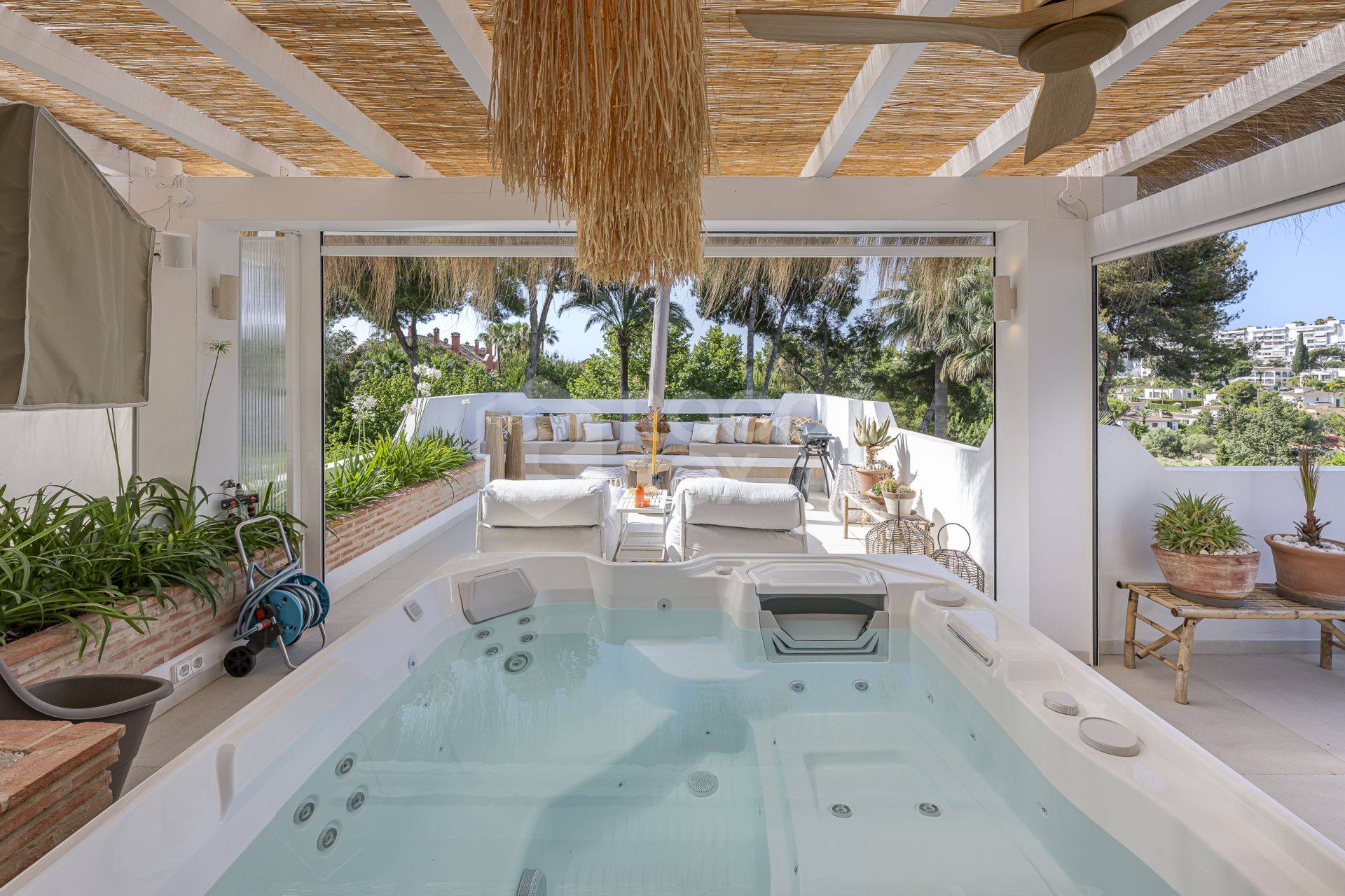 Modern Mediterranean Oasis in Prestigious Atalaya de Río Verde