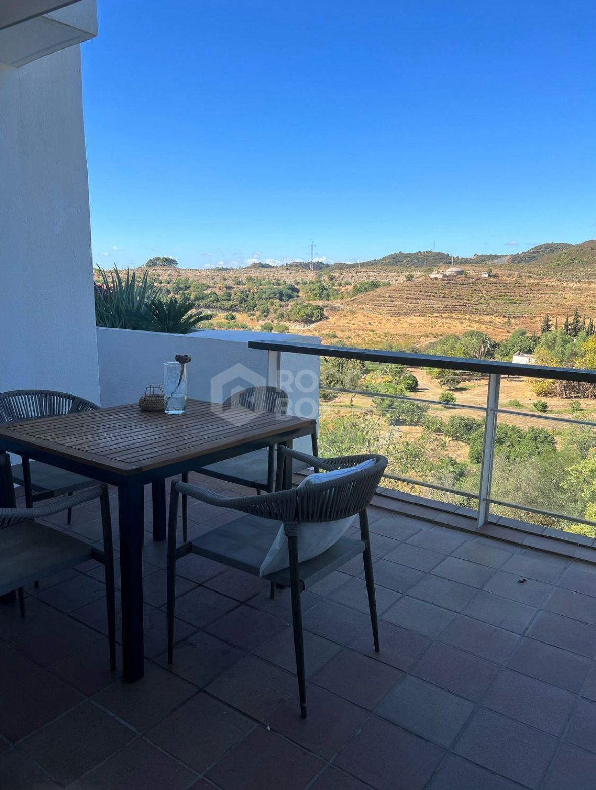 Traditional Two Bedroom Apartment with Mountain Views and Exceptional Facilities