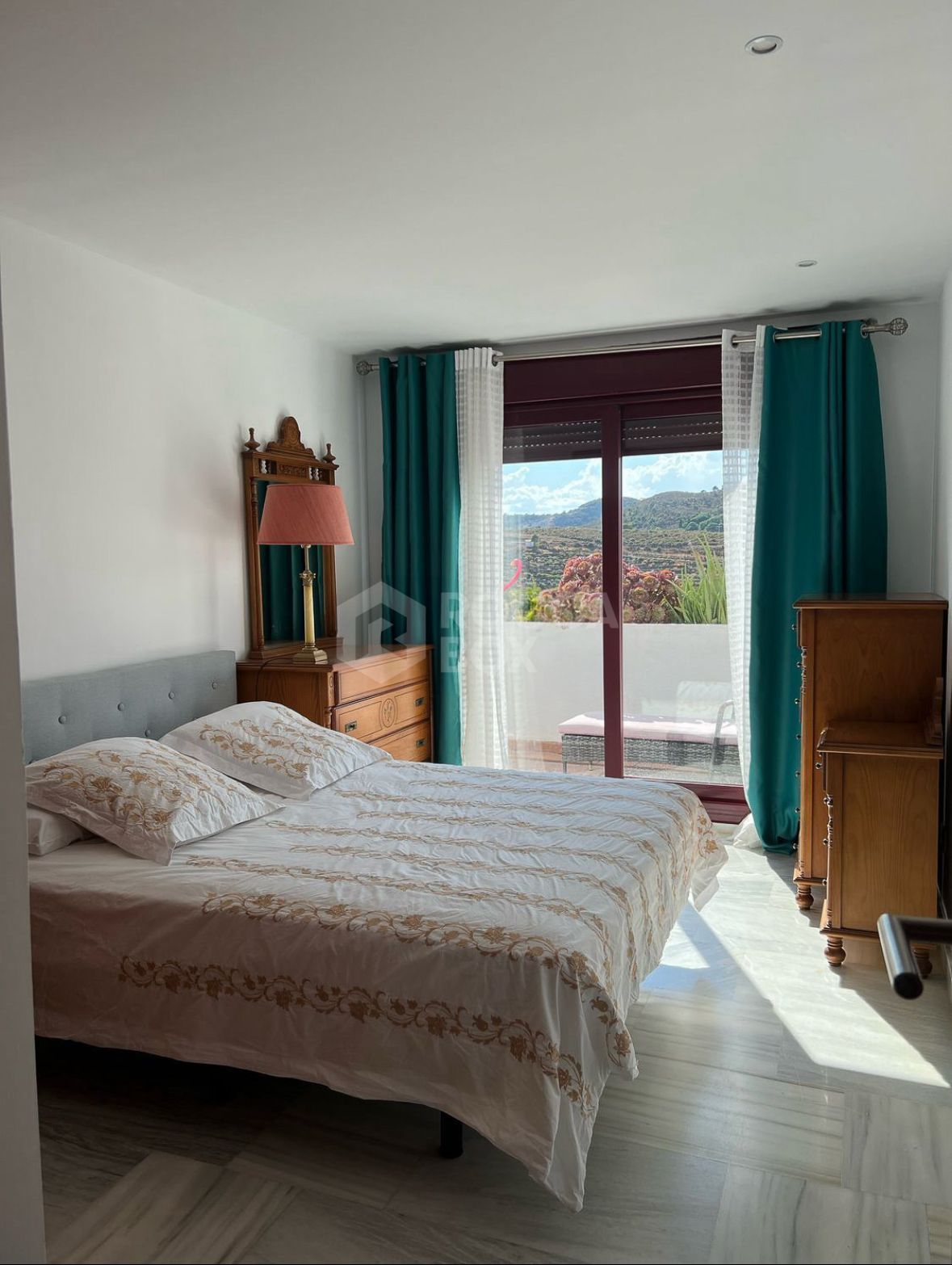 Traditional Two Bedroom Apartment with Mountain Views and Exceptional Facilities