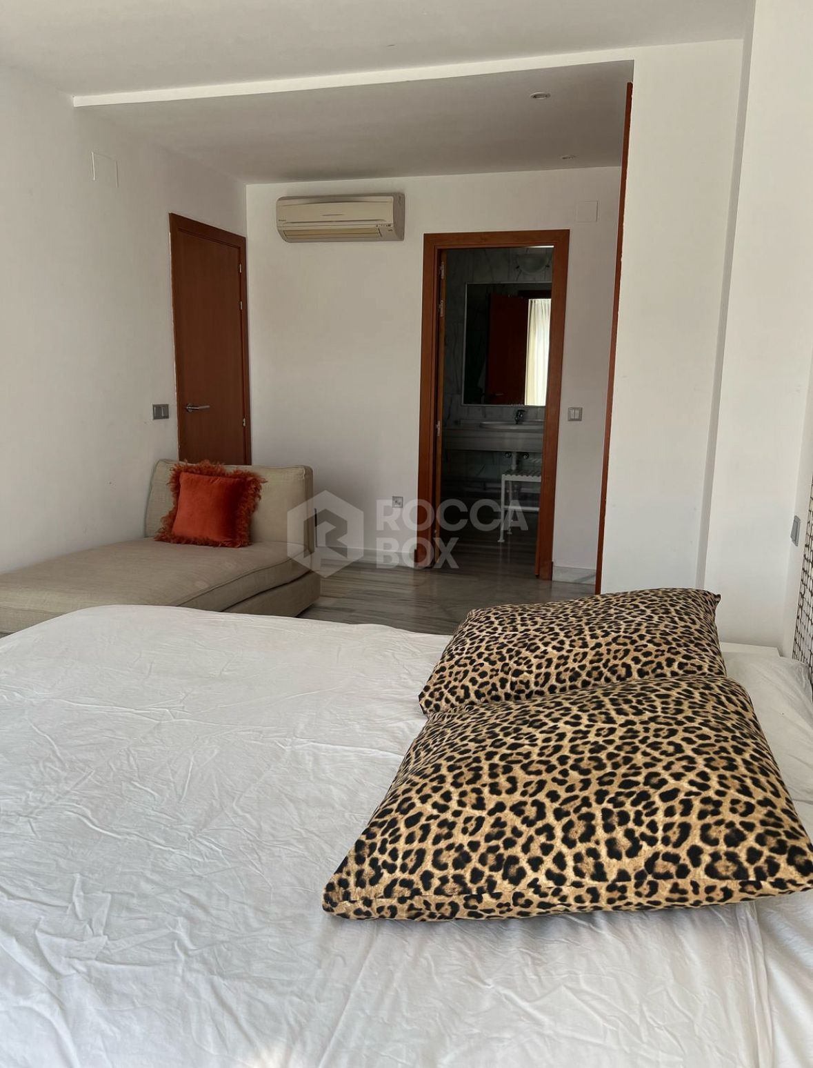 Traditional Two Bedroom Apartment with Mountain Views and Exceptional Facilities