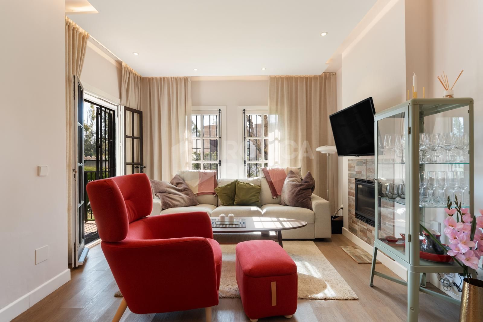 Stylish 3-Bed Ground-Floor Apartment with Private Garden in Las Cascadas