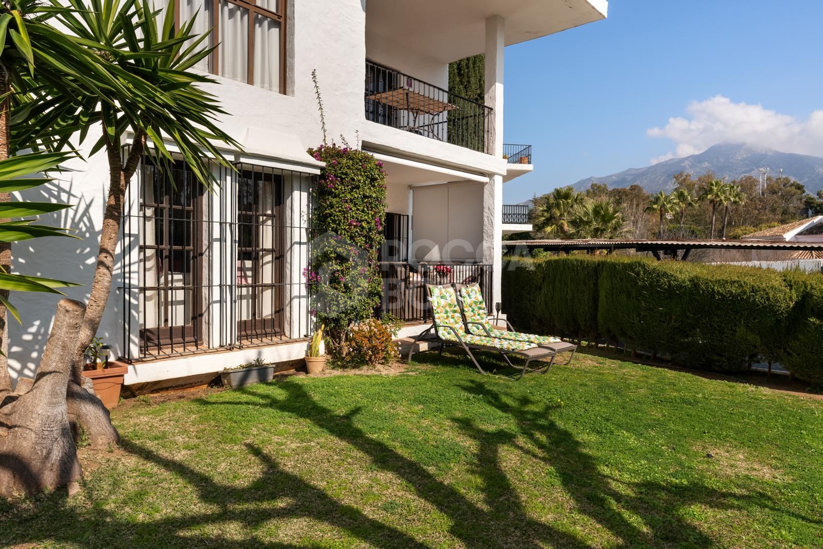 Stylish 3-Bed Ground-Floor Apartment with Private Garden in Las Cascadas