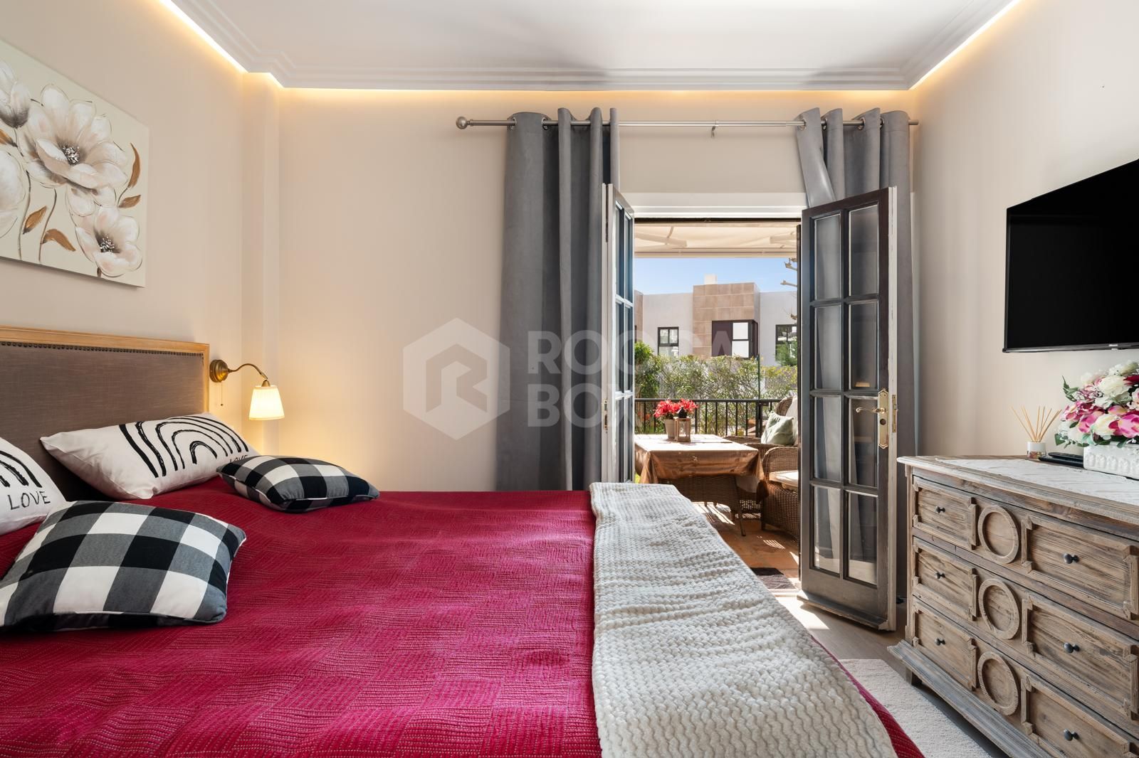 Stylish 3-Bed Ground-Floor Apartment with Private Garden in Las Cascadas