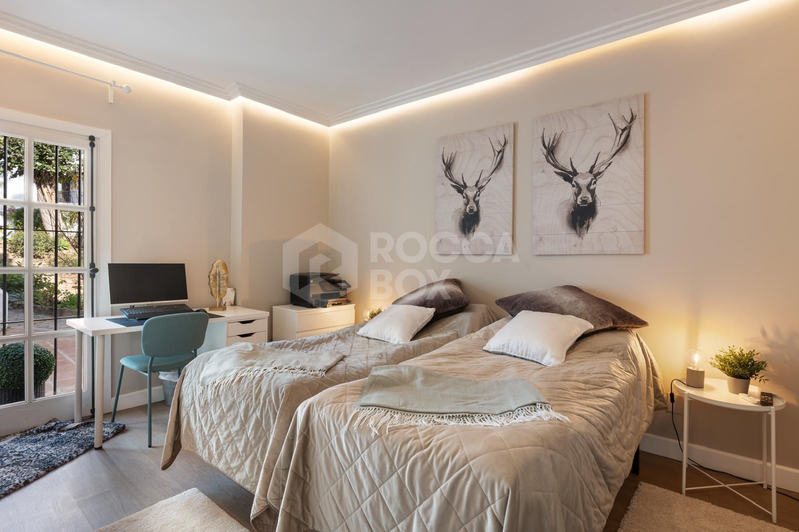 Stylish 3-Bed Ground-Floor Apartment with Private Garden in Las Cascadas