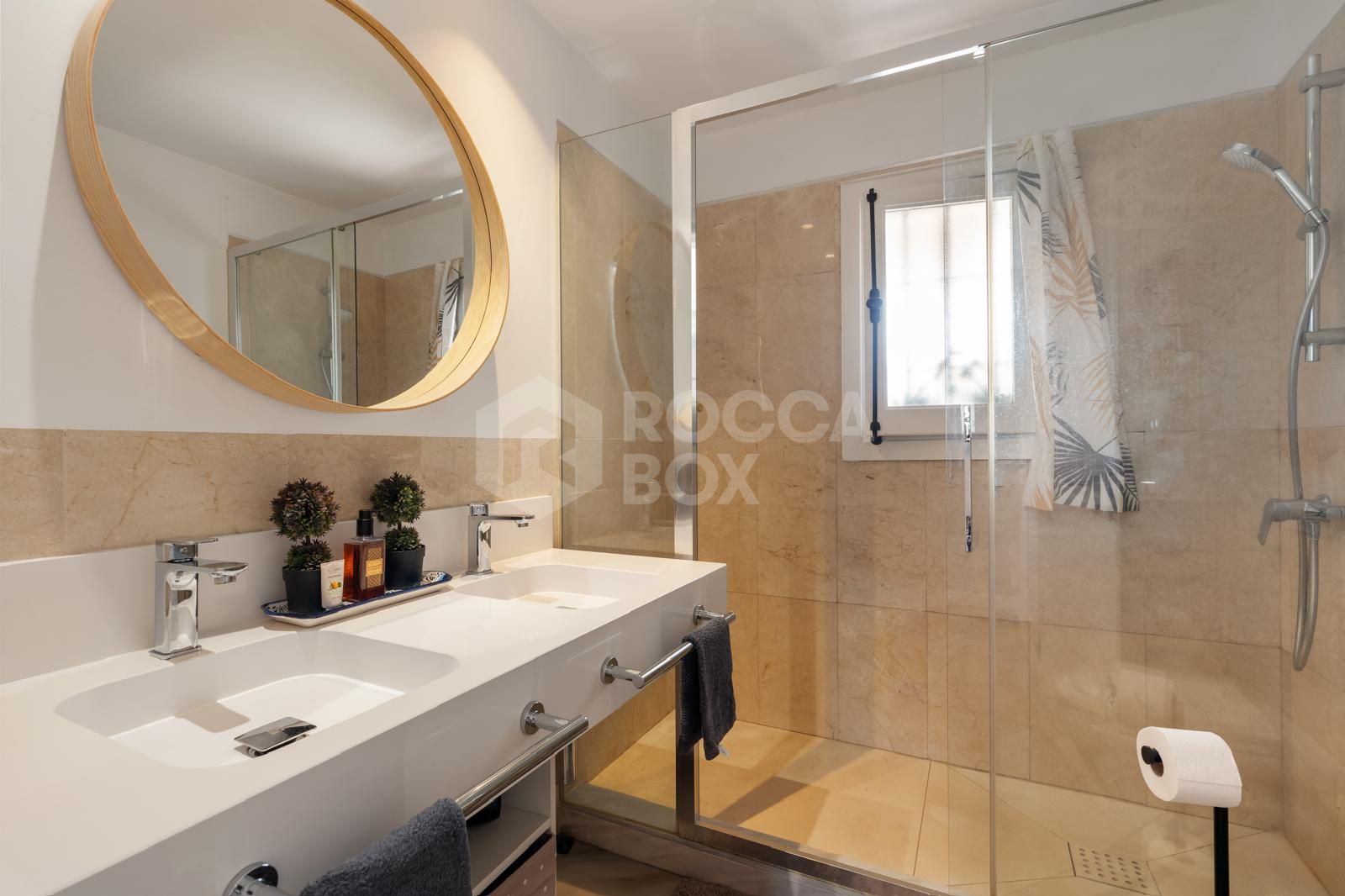 Stylish 3-Bed Ground-Floor Apartment with Private Garden in Las Cascadas