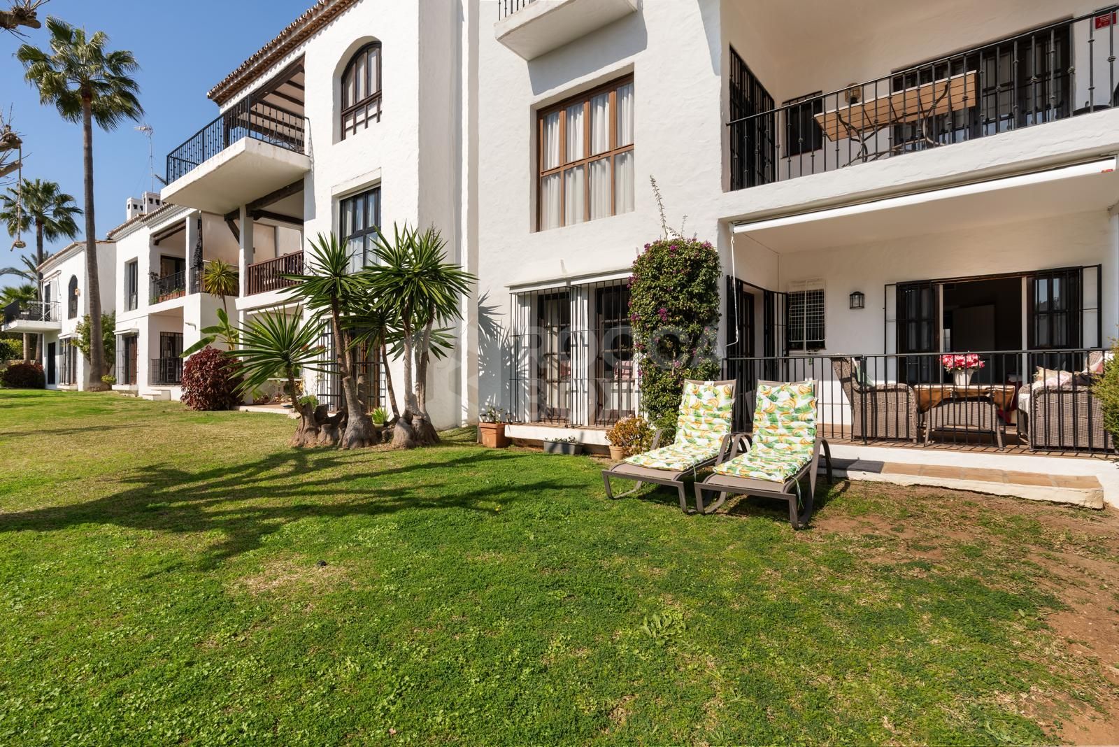 Stylish 3-Bed Ground-Floor Apartment with Private Garden in Las Cascadas