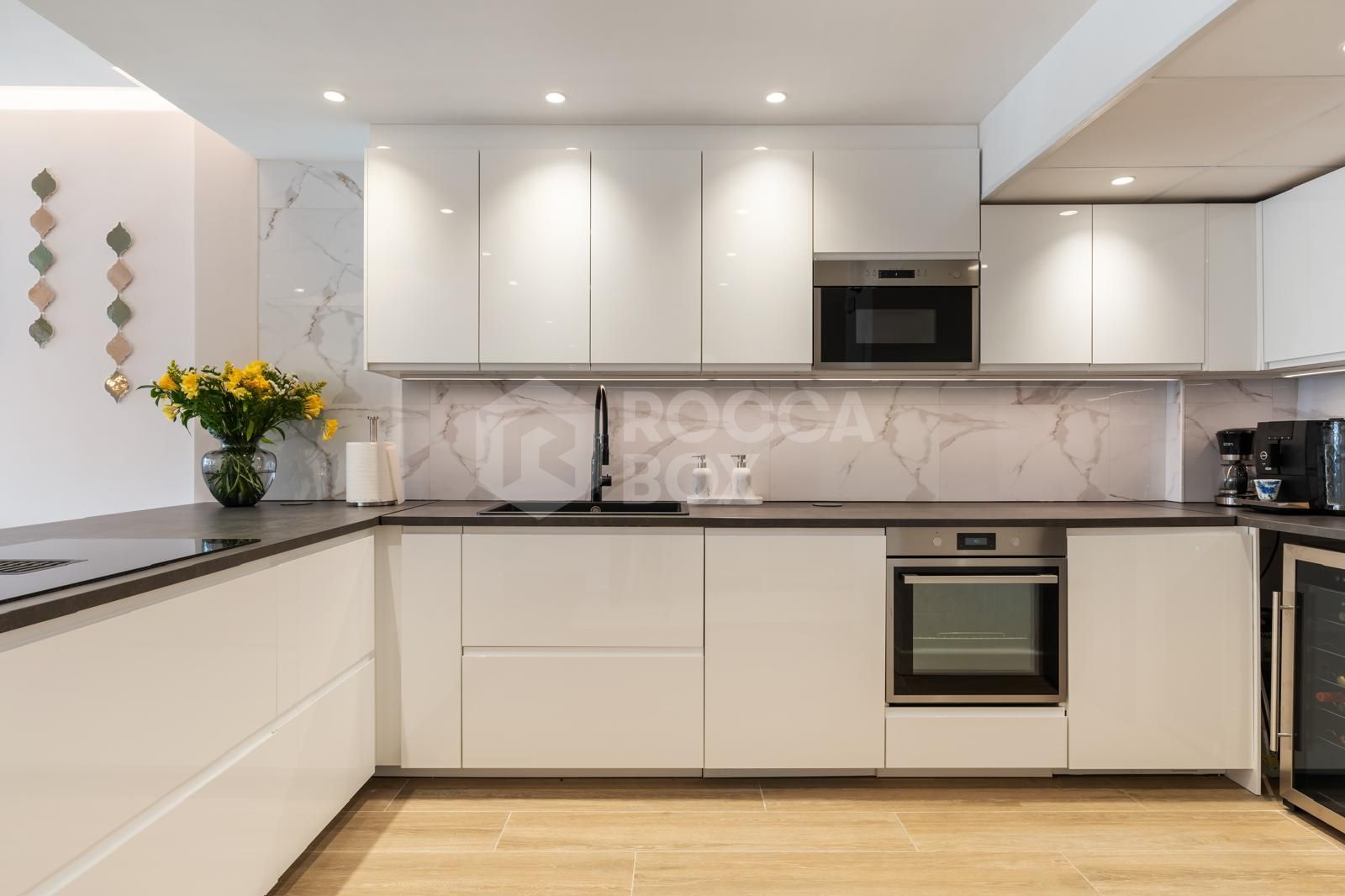 Stylish 3-Bed Ground-Floor Apartment with Private Garden in Las Cascadas