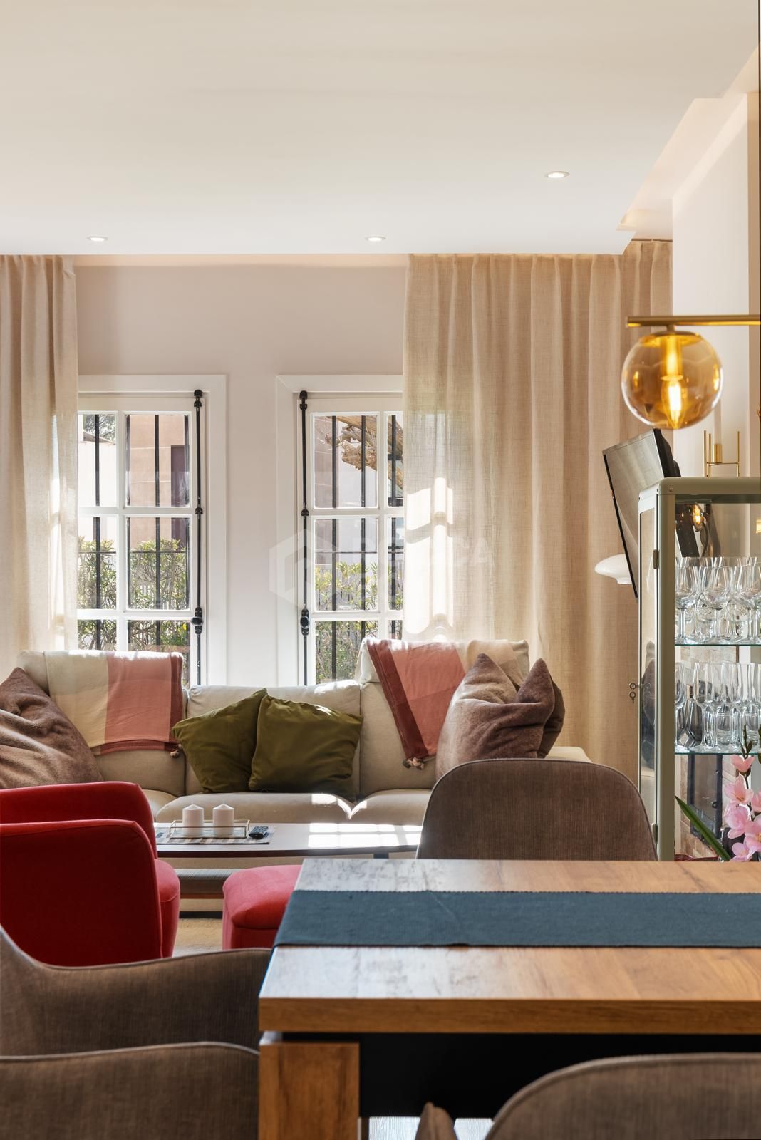 Stylish 3-Bed Ground-Floor Apartment with Private Garden in Las Cascadas