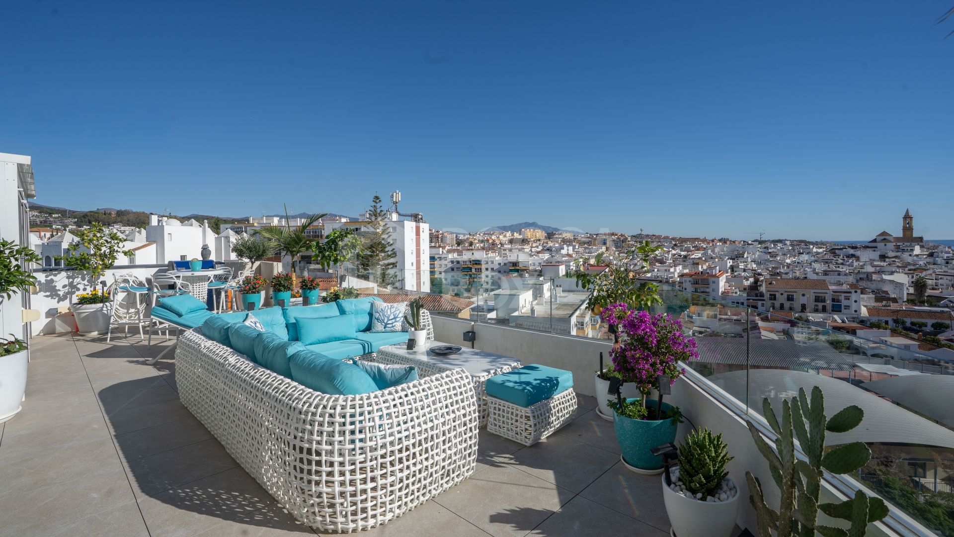 Stunning Luxury Penthouse With Panoramic 360° Views
