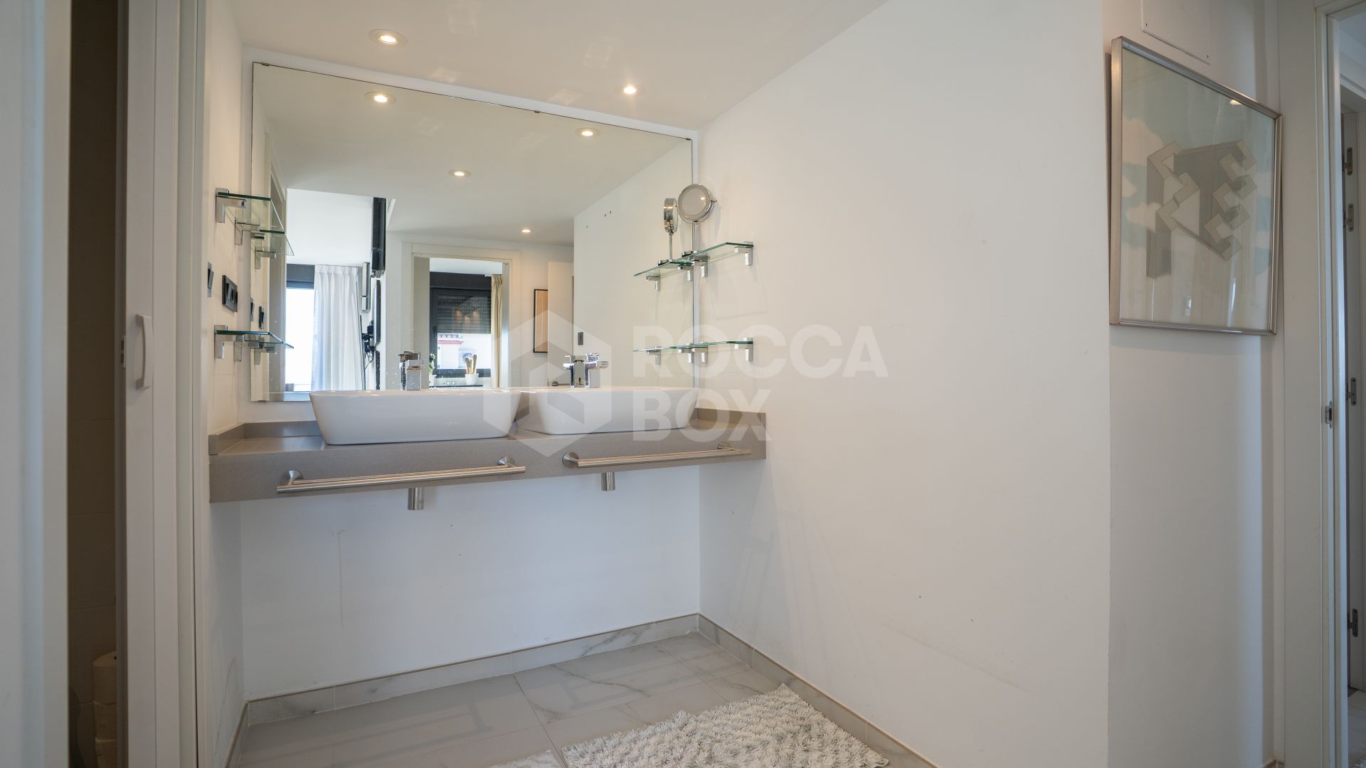 Stunning Luxury Penthouse With Panoramic 360° Views