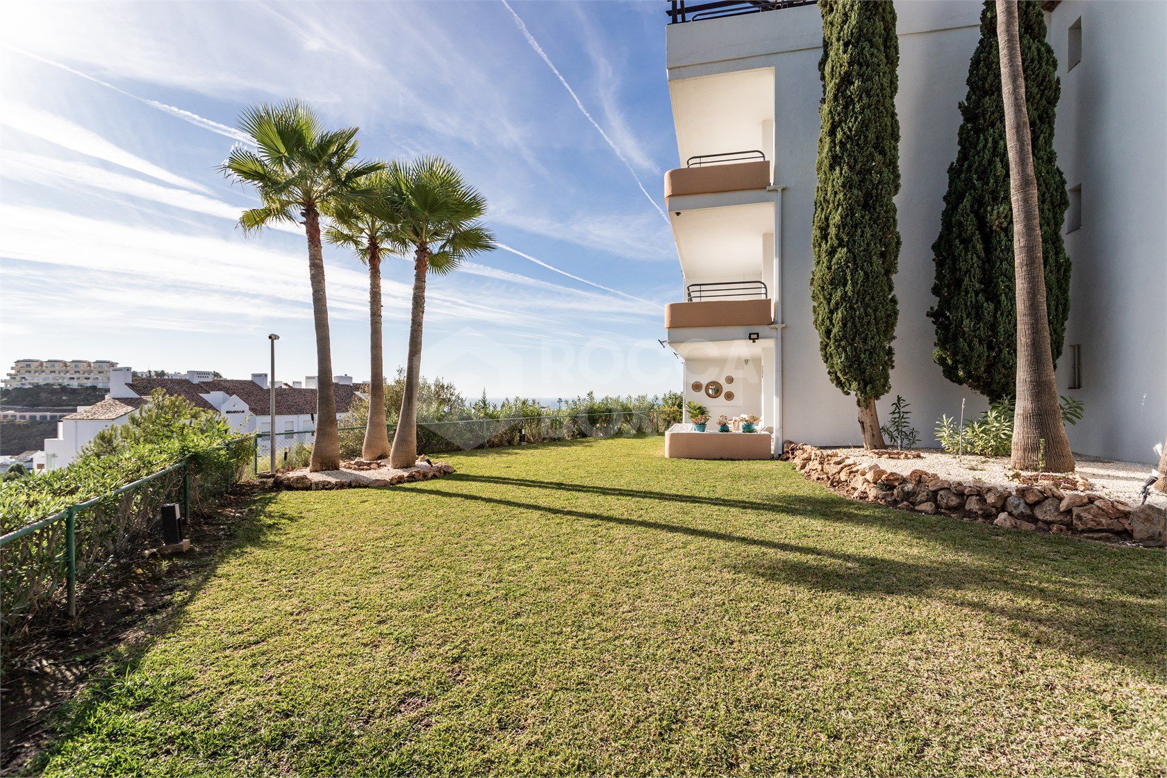 Luxury Frontline Golf Apartment with Panoramic Views and Exceptional Amenities