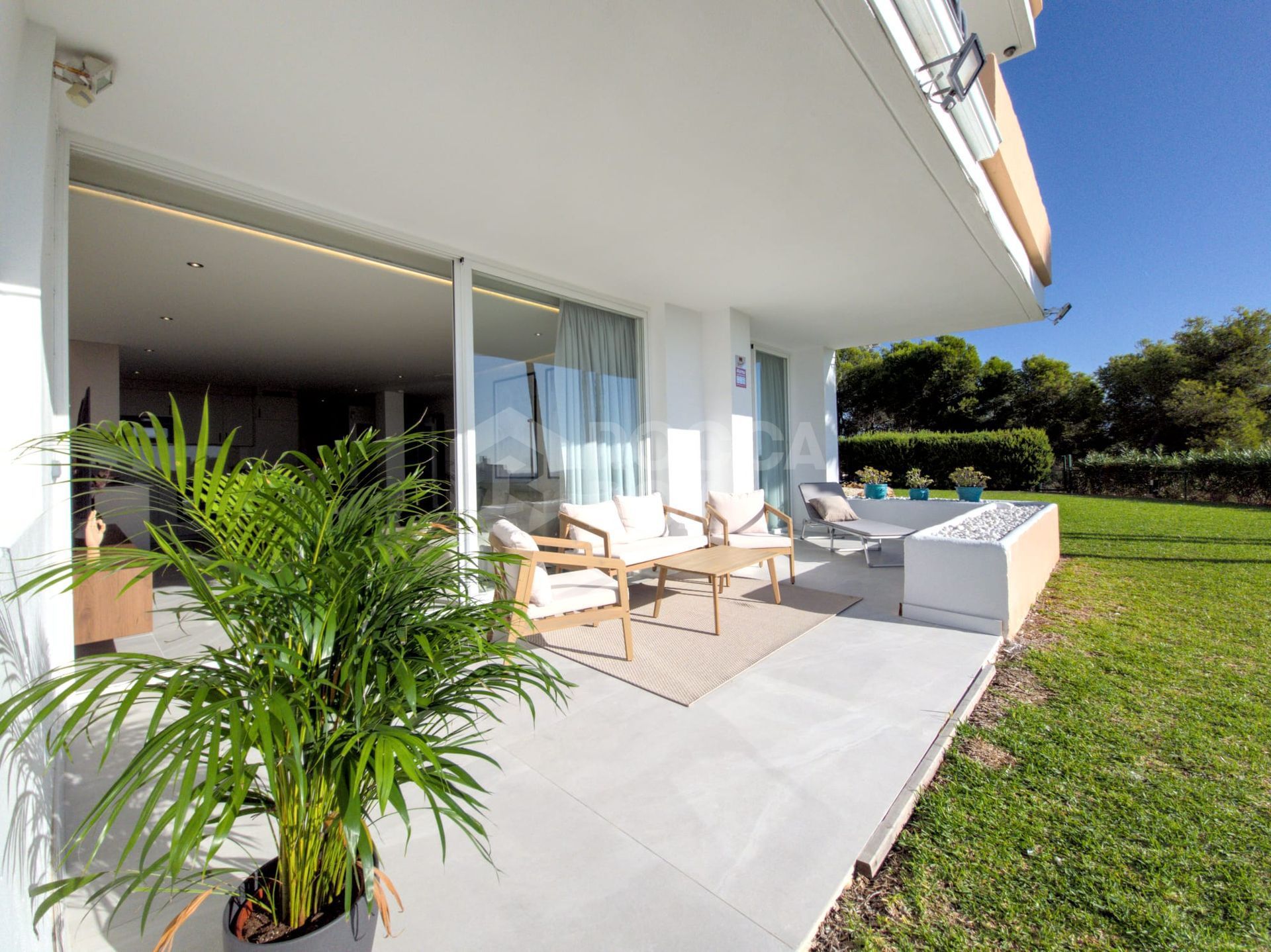 Luxury Frontline Golf Apartment with Panoramic Views and Exceptional Amenities