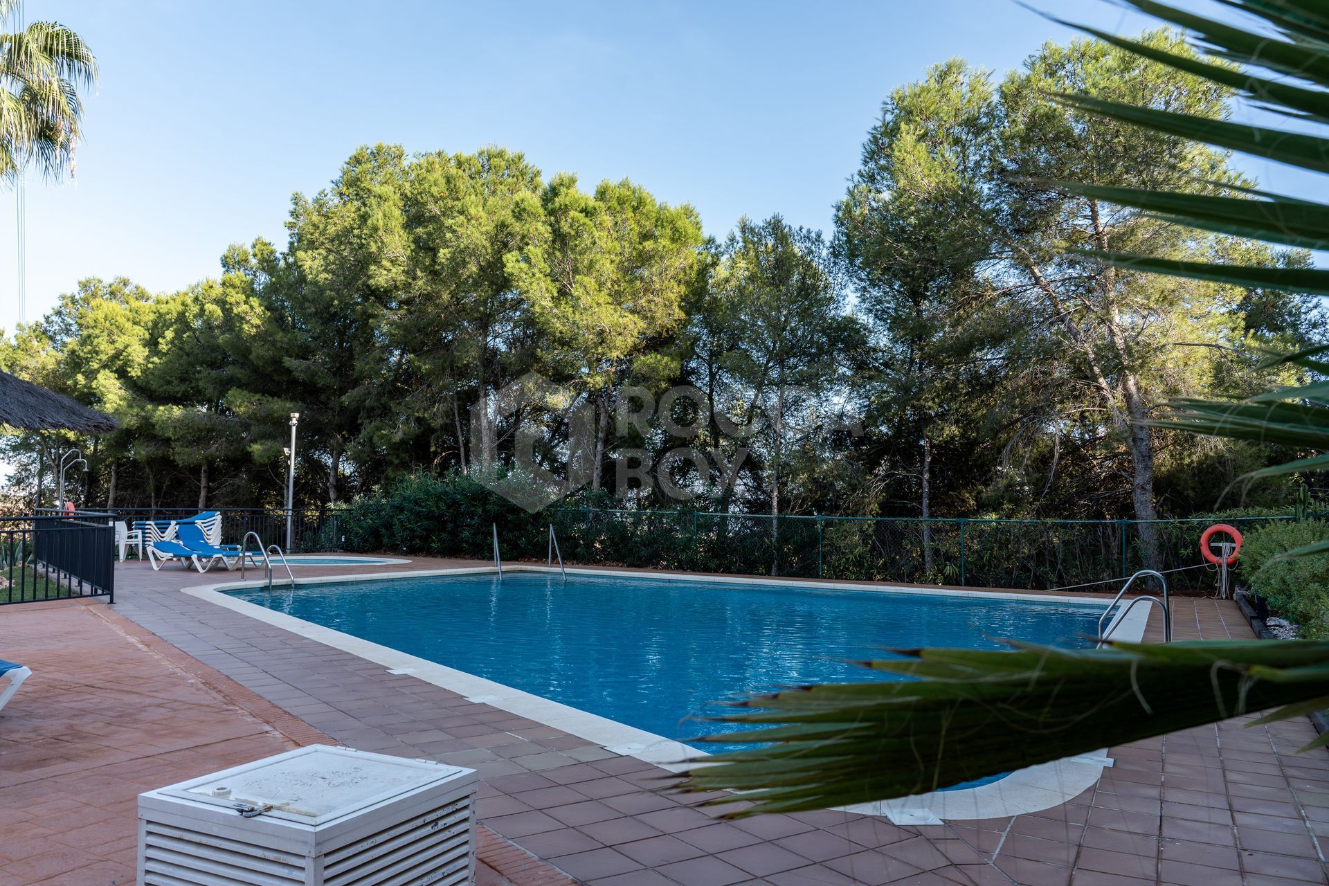 Luxury Frontline Golf Apartment with Panoramic Views and Exceptional Amenities