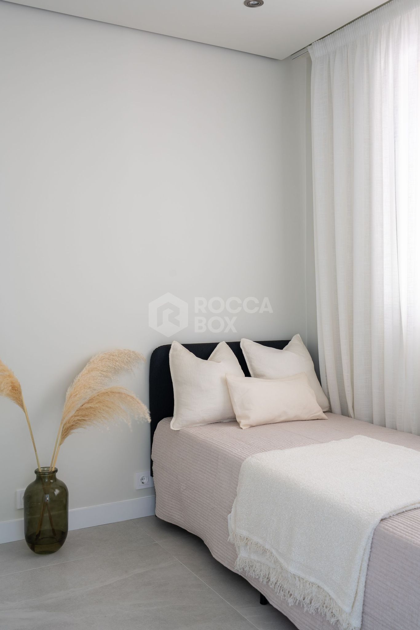 Luxury Frontline Golf Apartment with Panoramic Views and Exceptional Amenities