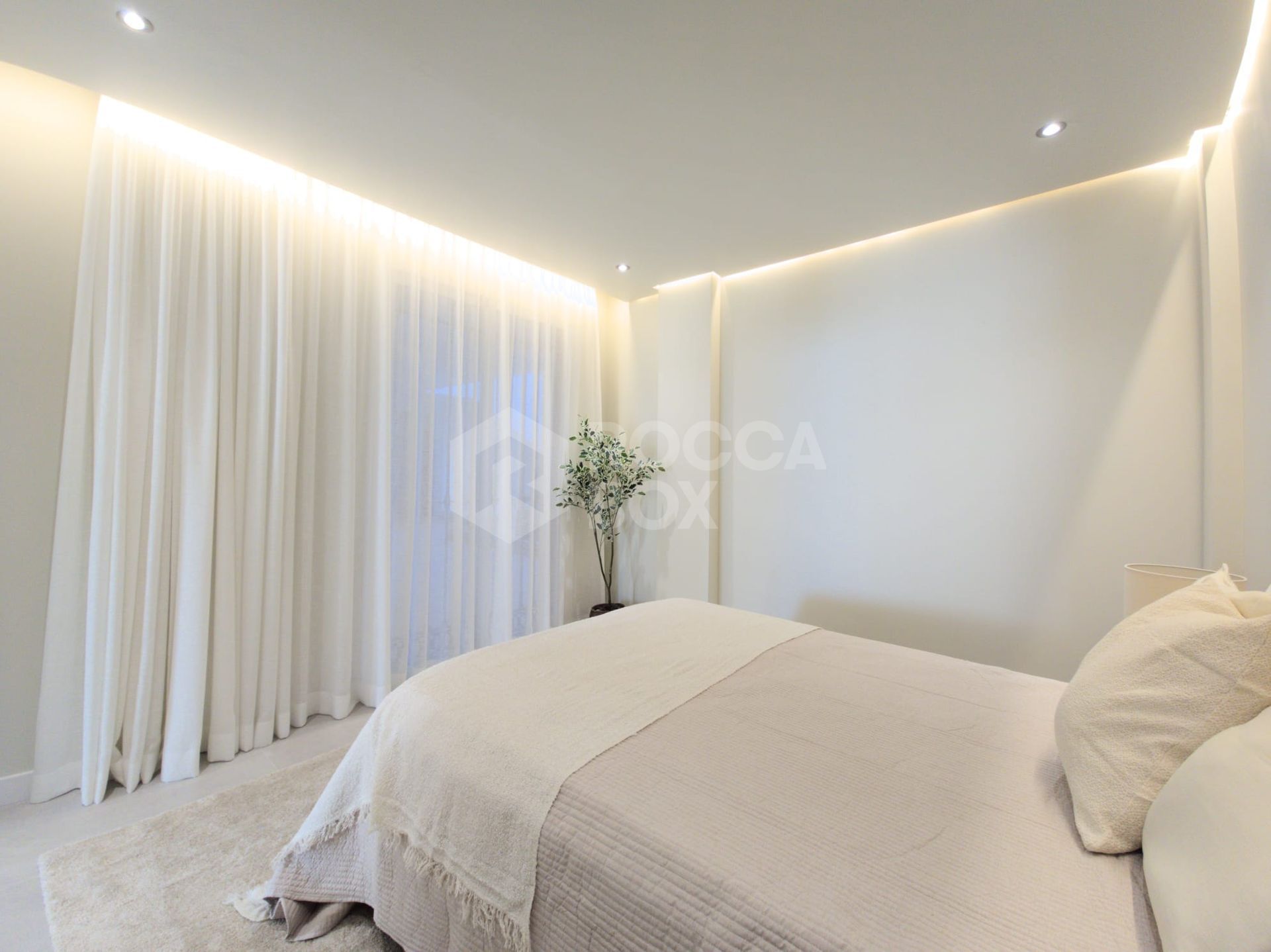 Luxury Frontline Golf Apartment with Panoramic Views and Exceptional Amenities