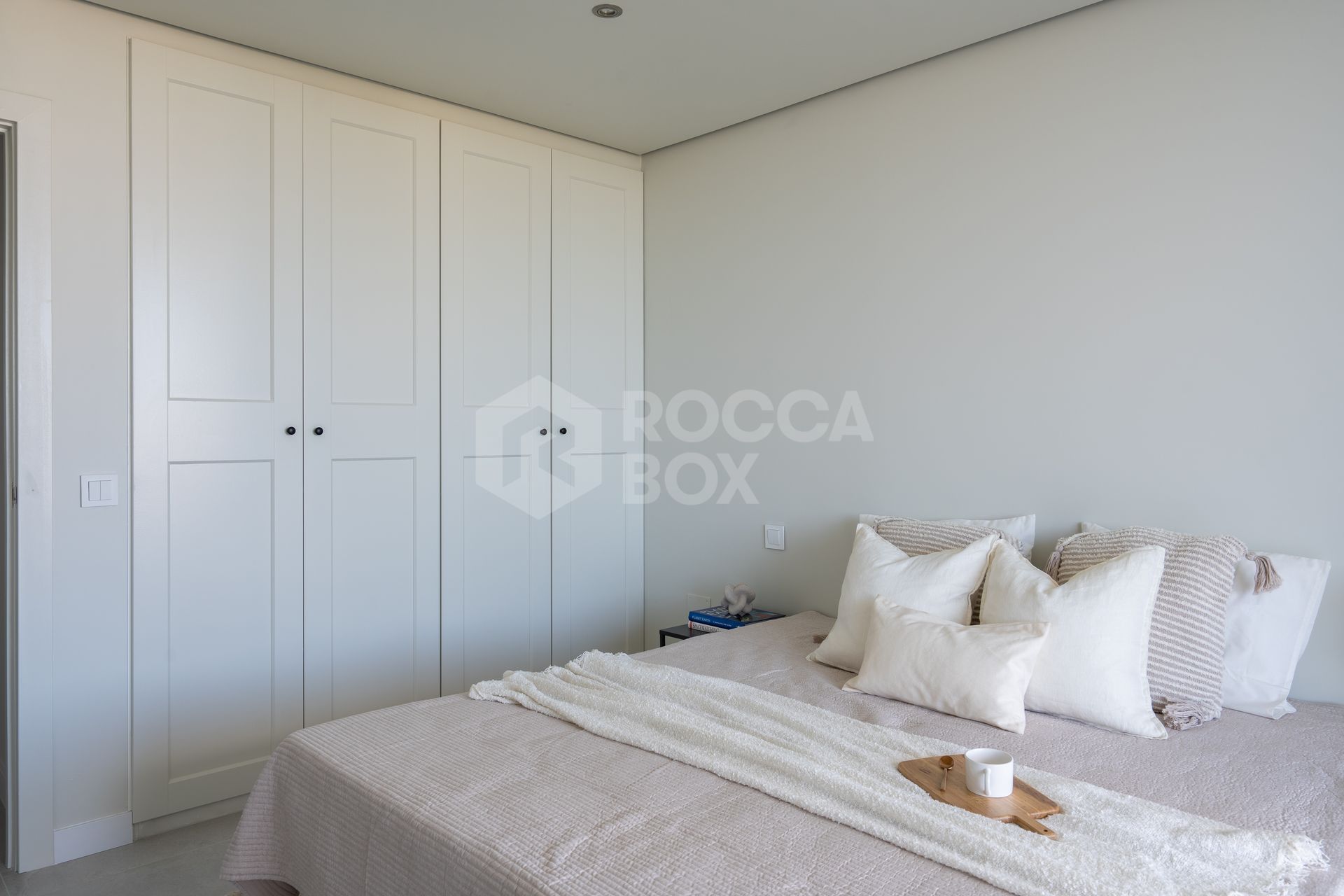 Luxury Frontline Golf Apartment with Panoramic Views and Exceptional Amenities