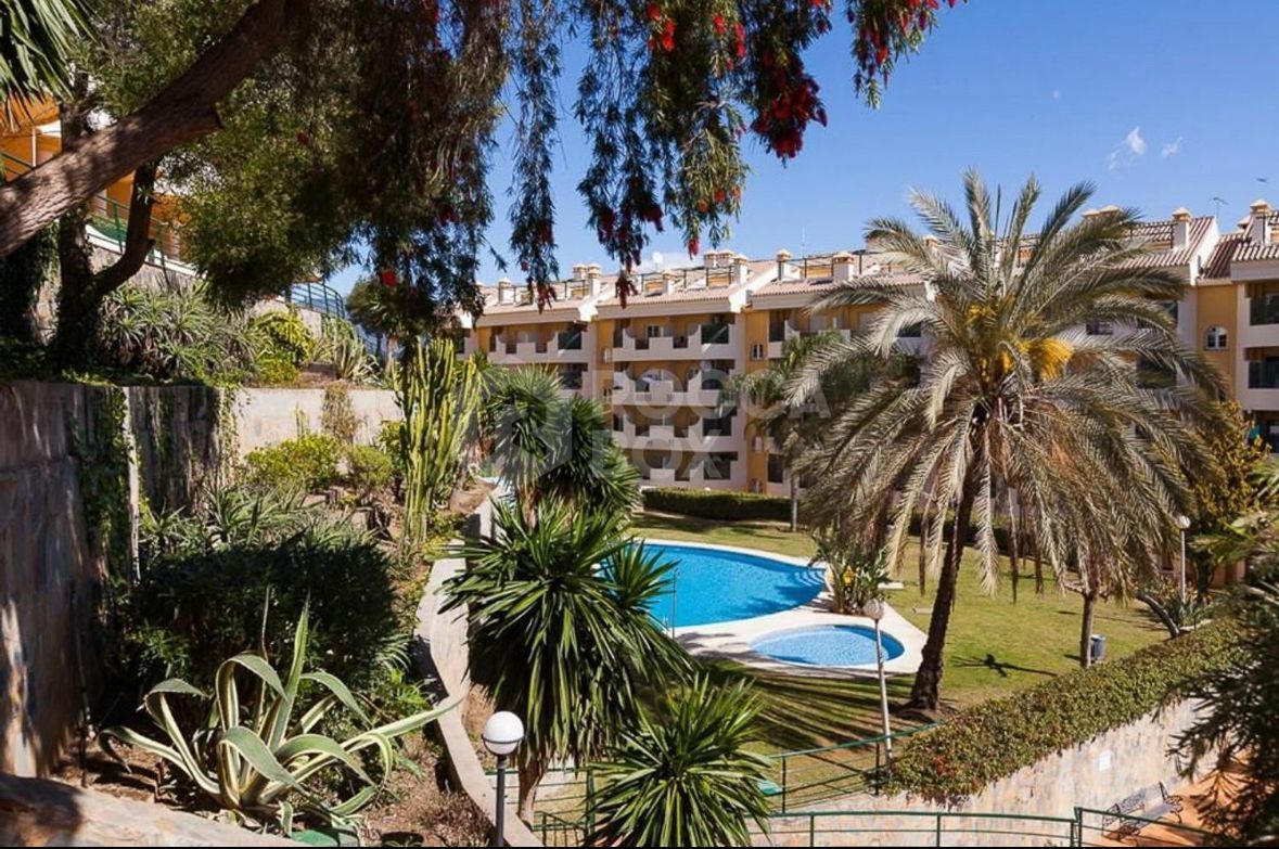 Elegant Two-Bedroom Apartment with Panoramic Views in Señorio de Aloha