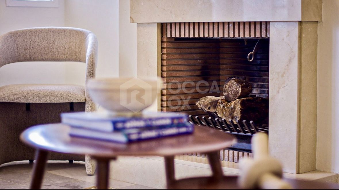 Elegant Two-Bedroom Apartment with Panoramic Views in Señorio de Aloha