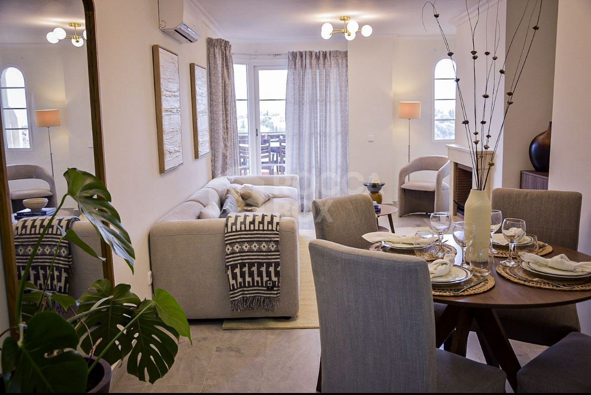 Elegant Two-Bedroom Apartment with Panoramic Views in Señorio de Aloha