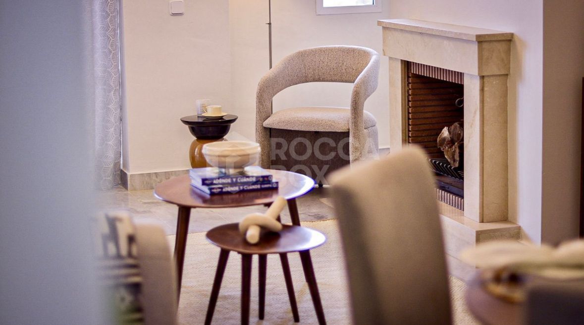 Elegant Two-Bedroom Apartment with Panoramic Views in Señorio de Aloha