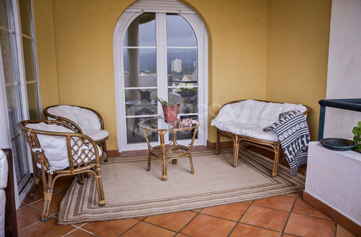 Elegant Two-Bedroom Apartment with Panoramic Views in Señorio de Aloha