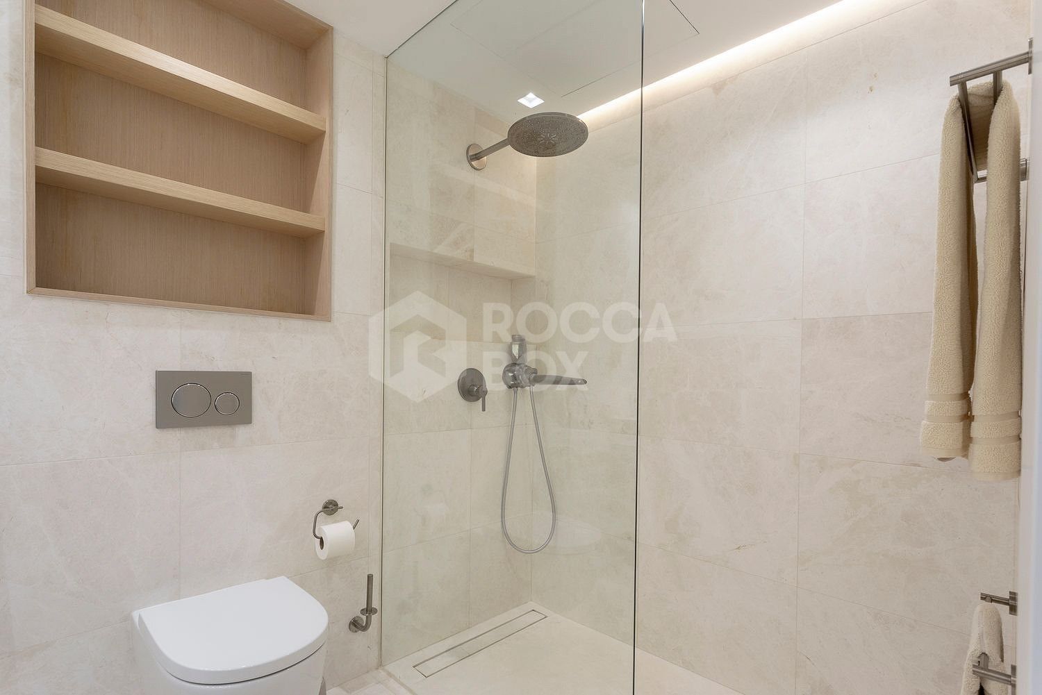 Luxury frontline golf apartment in Guadalmina Alta