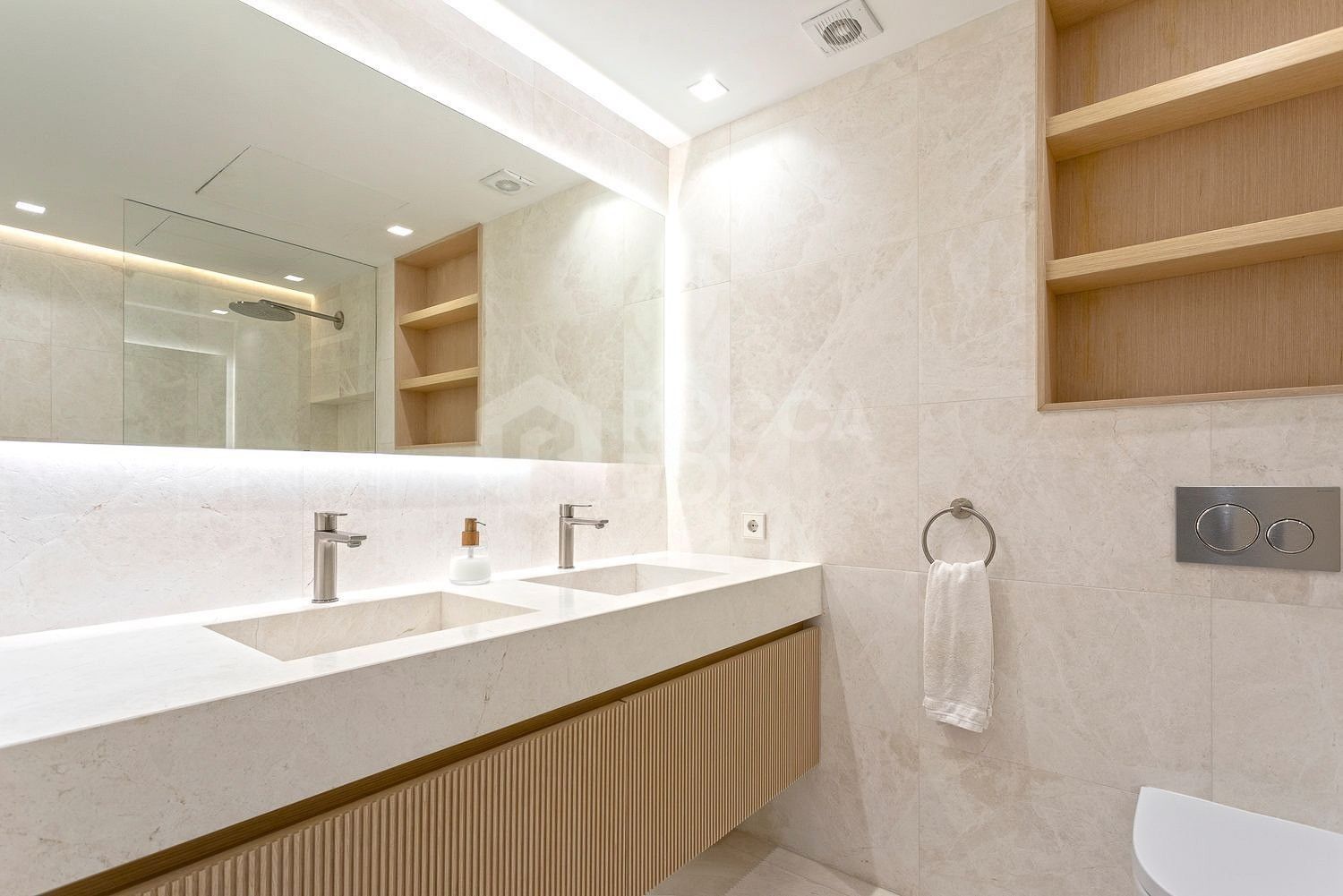 Luxury frontline golf apartment in Guadalmina Alta