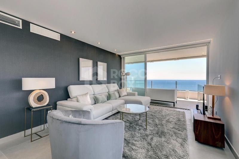 Exclusive apartment with panoramic views of the Mediterranean and the mountain