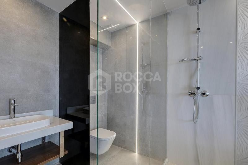 Exclusive apartment with panoramic views of the Mediterranean and the mountain