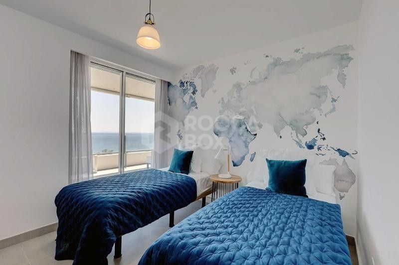 Exclusive apartment with panoramic views of the Mediterranean and the mountain