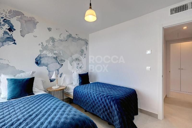 Exclusive apartment with panoramic views of the Mediterranean and the mountain