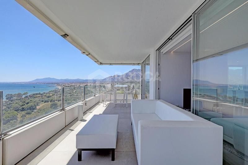 Exclusive apartment with panoramic views of the Mediterranean and the mountain