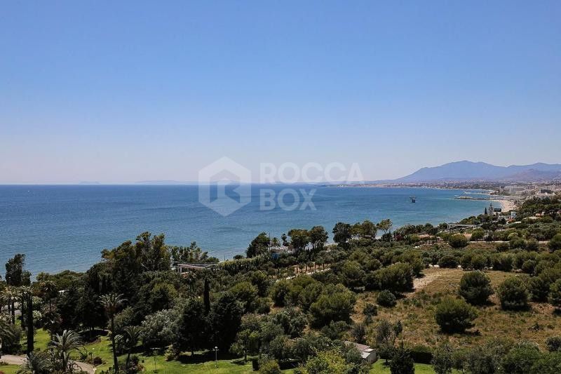 Exclusive apartment with panoramic views of the Mediterranean and the mountain