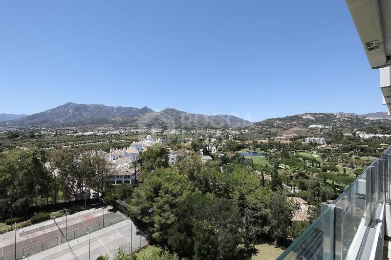 Exclusive apartment with panoramic views of the Mediterranean and the mountain